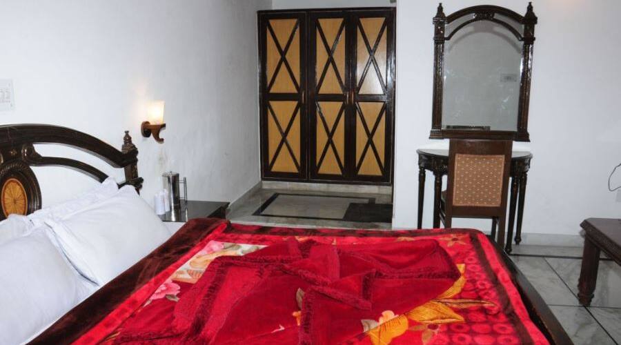 Hotel The Breezy Valley Club, Chail 5